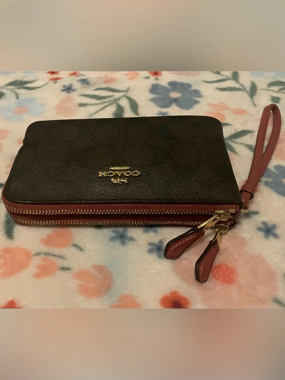 🌟BNWOT Coach Double Zip Wristlet - Chic Signature Brown Canvas with Pink Trim🌟